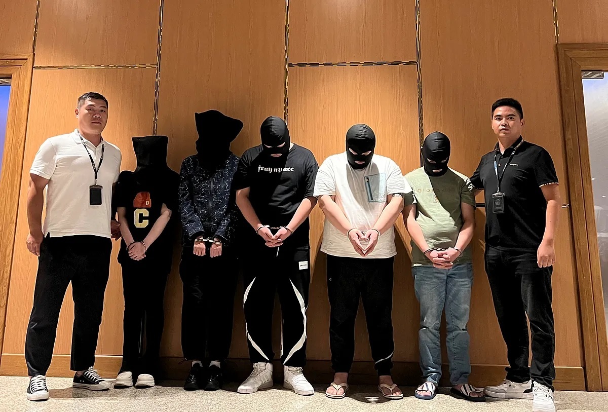 The Burmese Police handed over five suspects of online scams to Chinese authorities in August 2023.