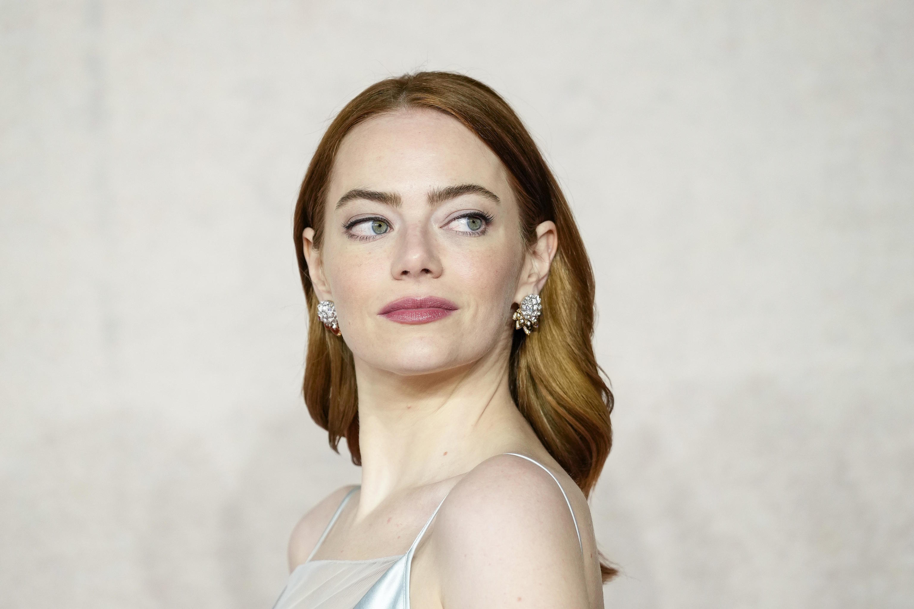 Emma Stone will host the Oscars alongside Halle Berry.