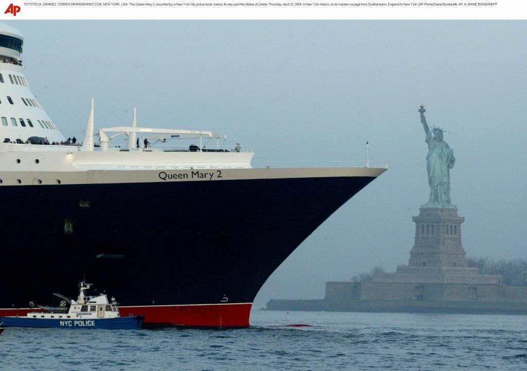 Queen Mary 2, escorted by a NYPD boat