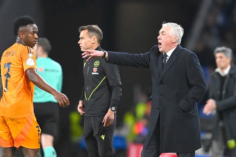 Carlo Ancelotti during a game.