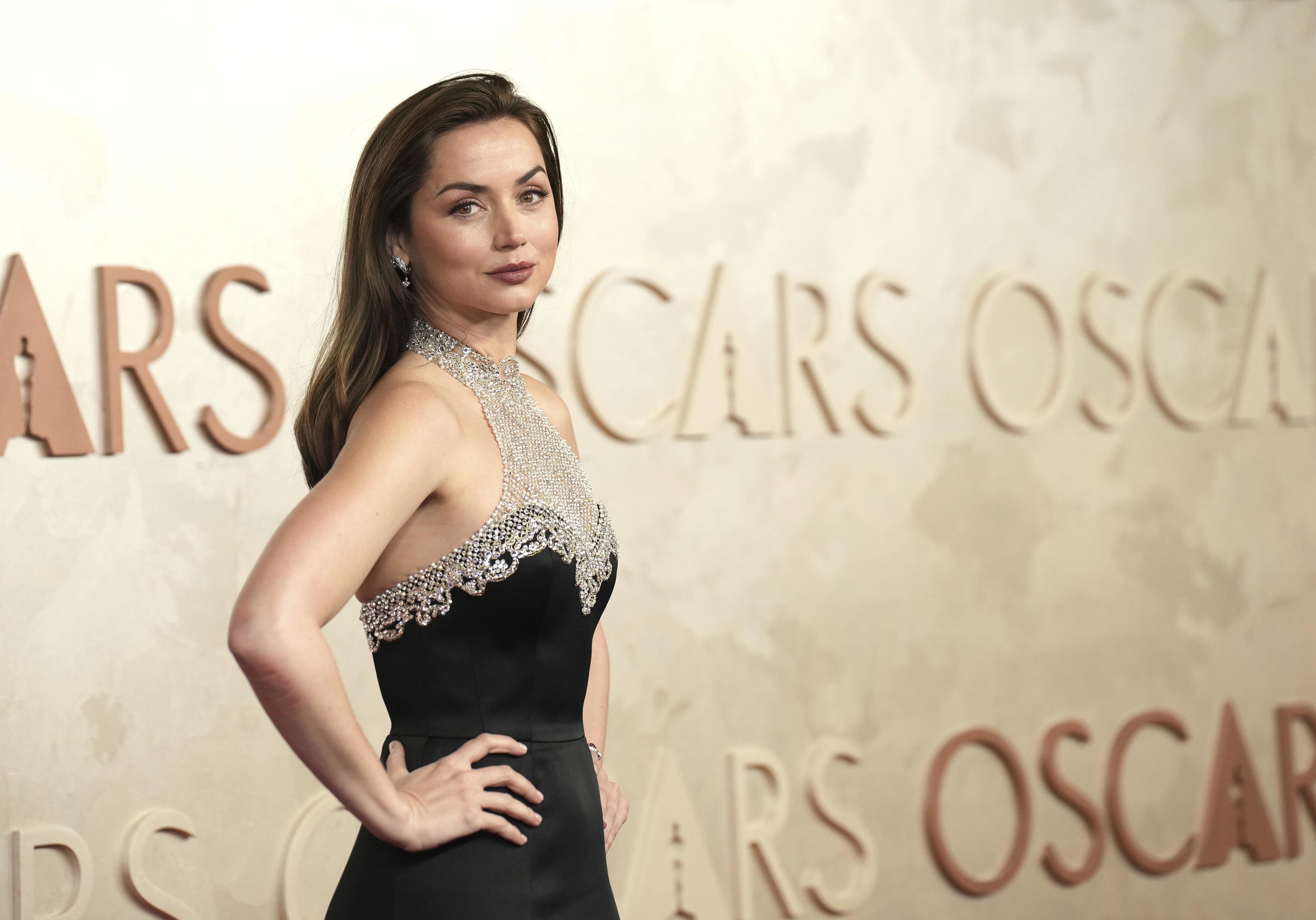 Ana de Armas arrives at the Oscars.