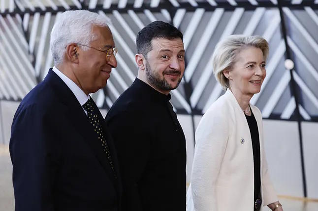 Zelenski, between Antonio Costa and Ursula von der Leyen.