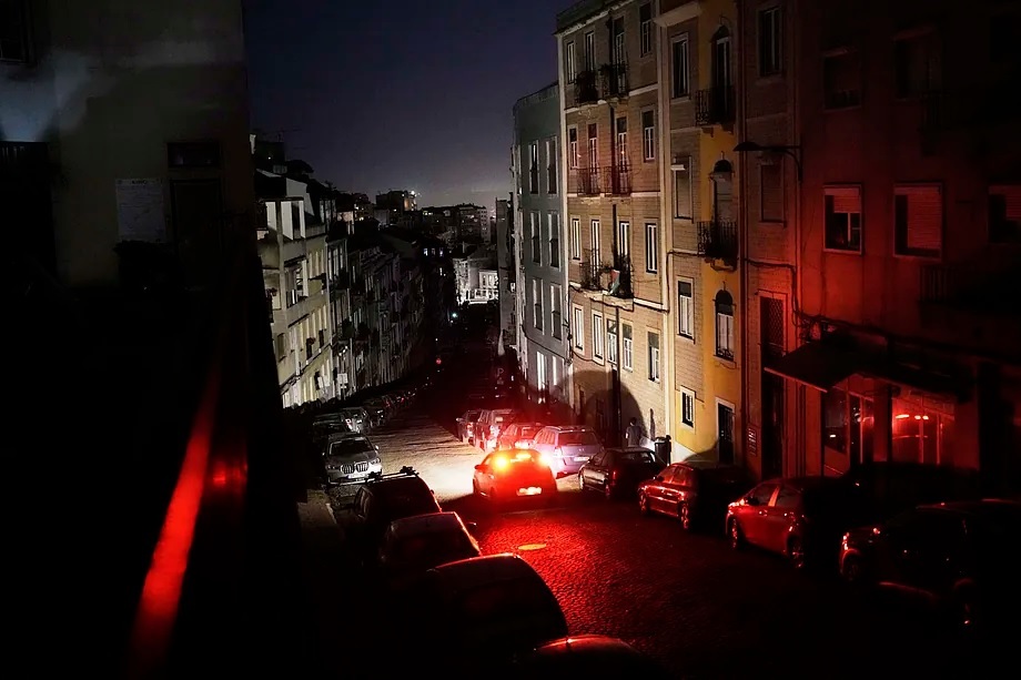 or the green transition. Both concepts loom over the crisis experienced on Monday.A car drives down a street in Lisbon during the blackout.