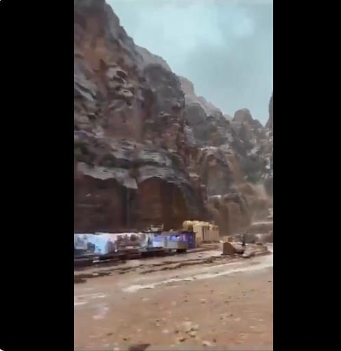 Petra recorded heavy rains due to the arrival of a storm.