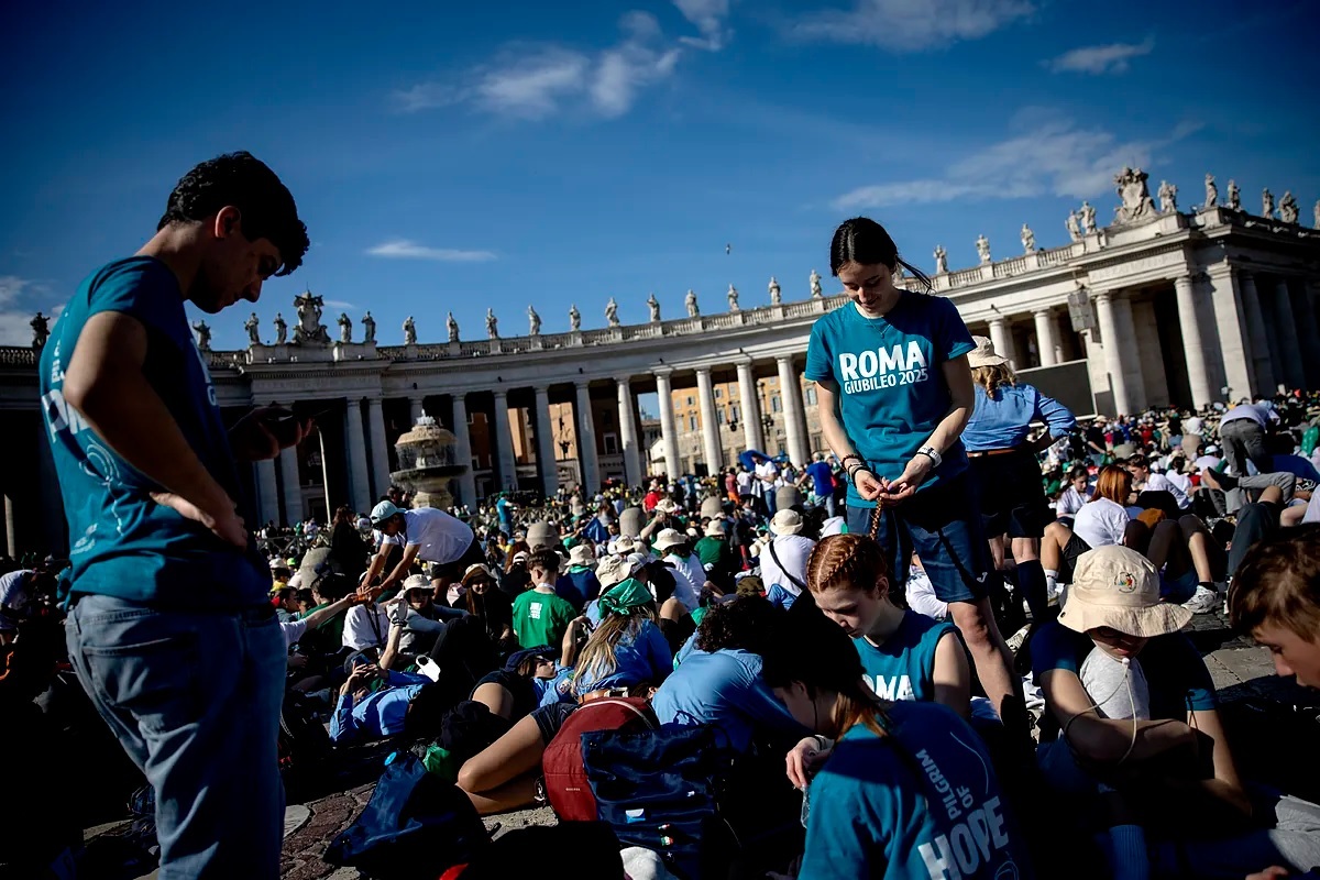 Tens of thousands of teenagers in St. Peter's Square.