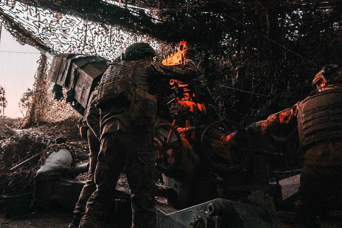 Ukrainian soldiers aim the cannon at Russian positions before launching the projectile.
