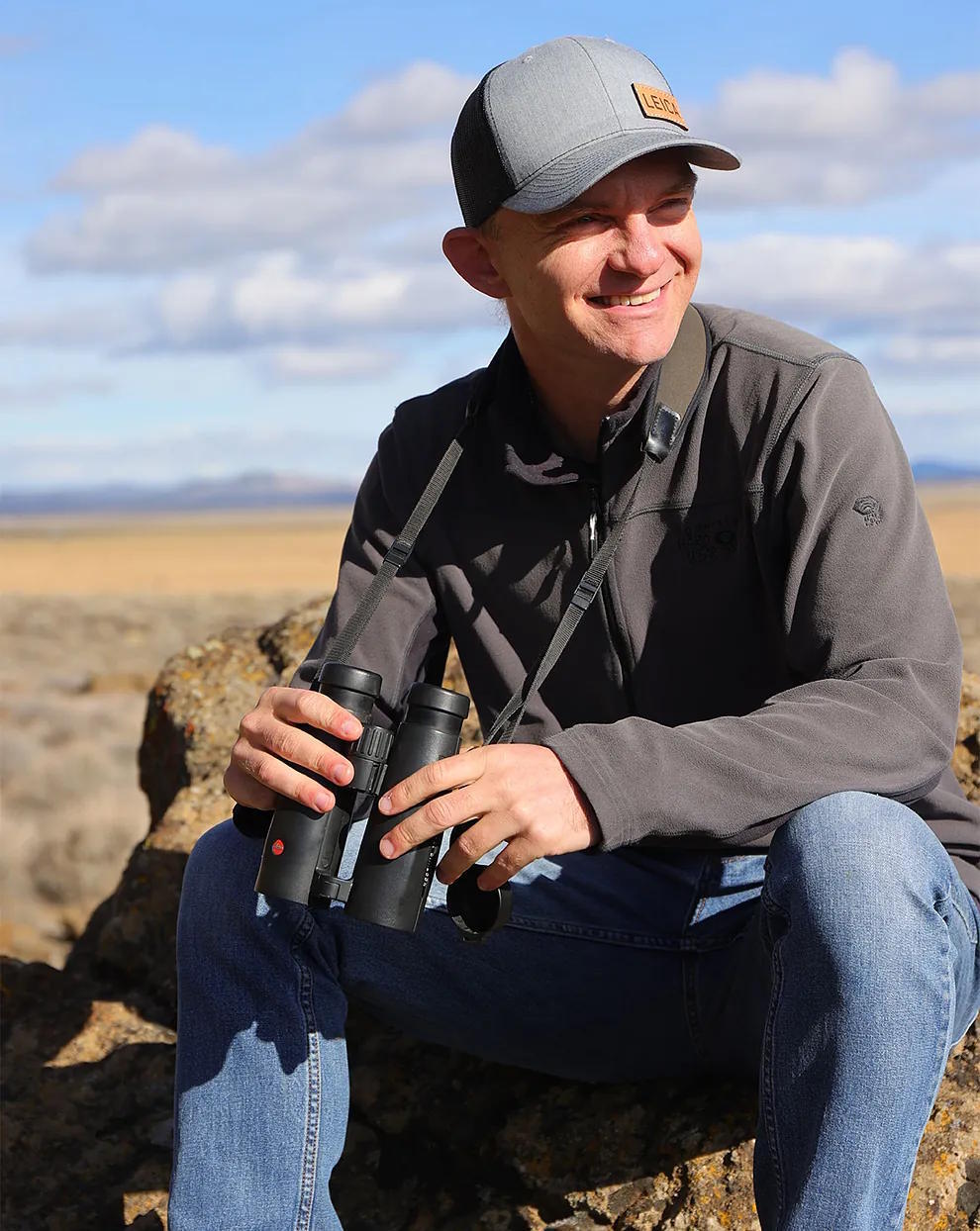 The American ornithologist Noah Strycker.