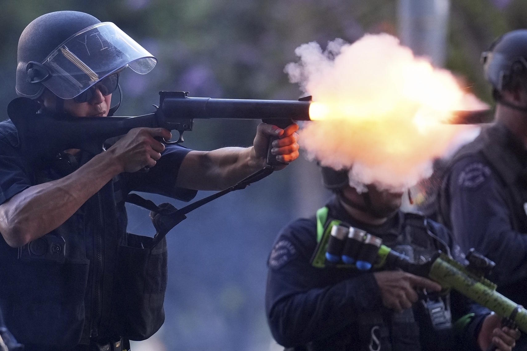 A police officer fires a soft round center of Los Angeles.