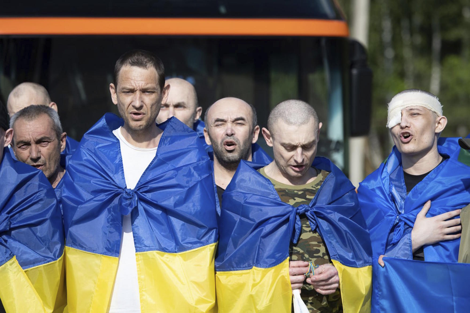 Ukrainian soldiers react after returning from captivity during a prisoners' exchange.