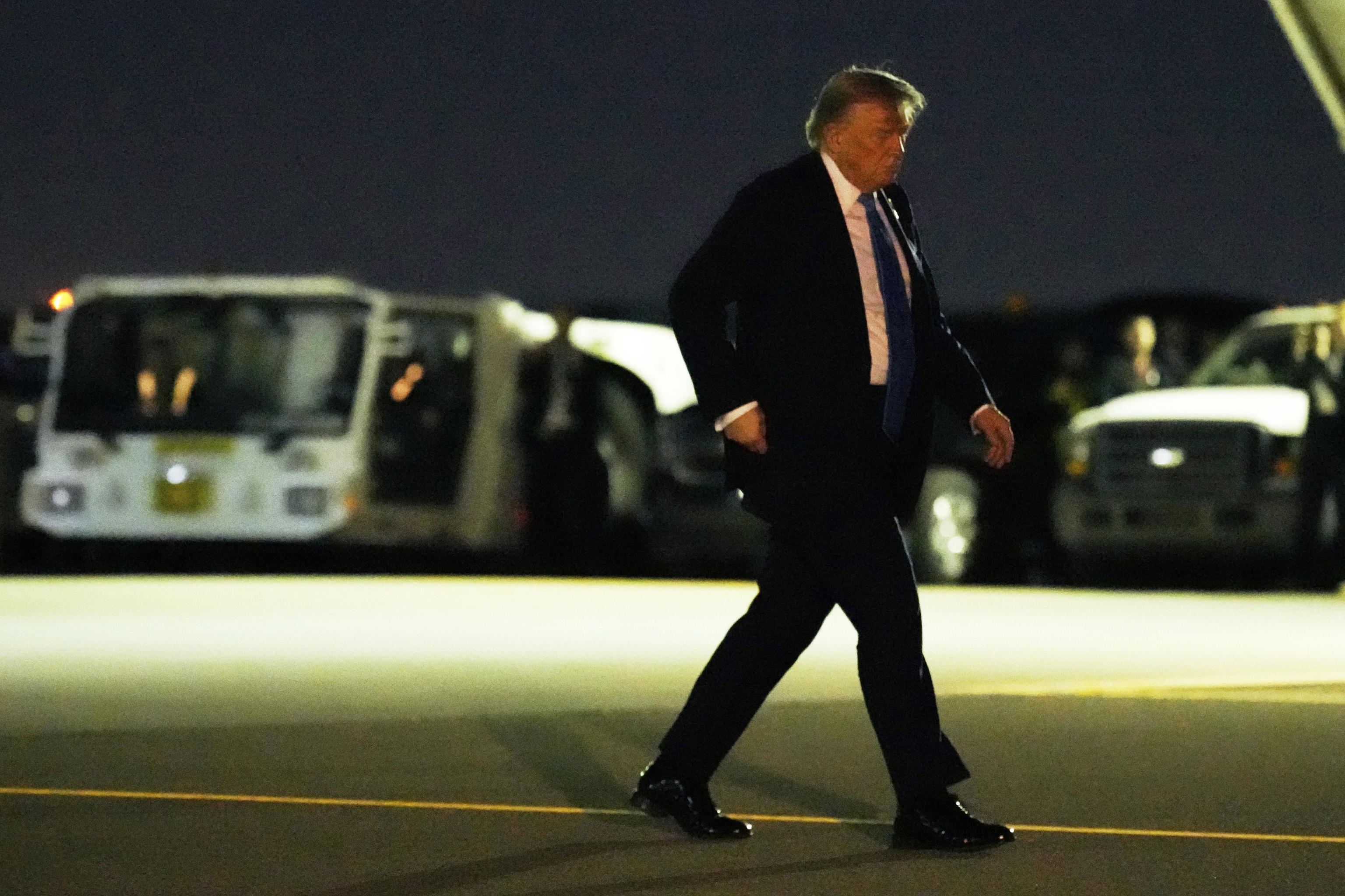 President Trump boards Air Force One at Calgary International Airport.