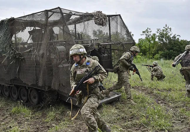 Ukrainian Army training in Zaporizhia.