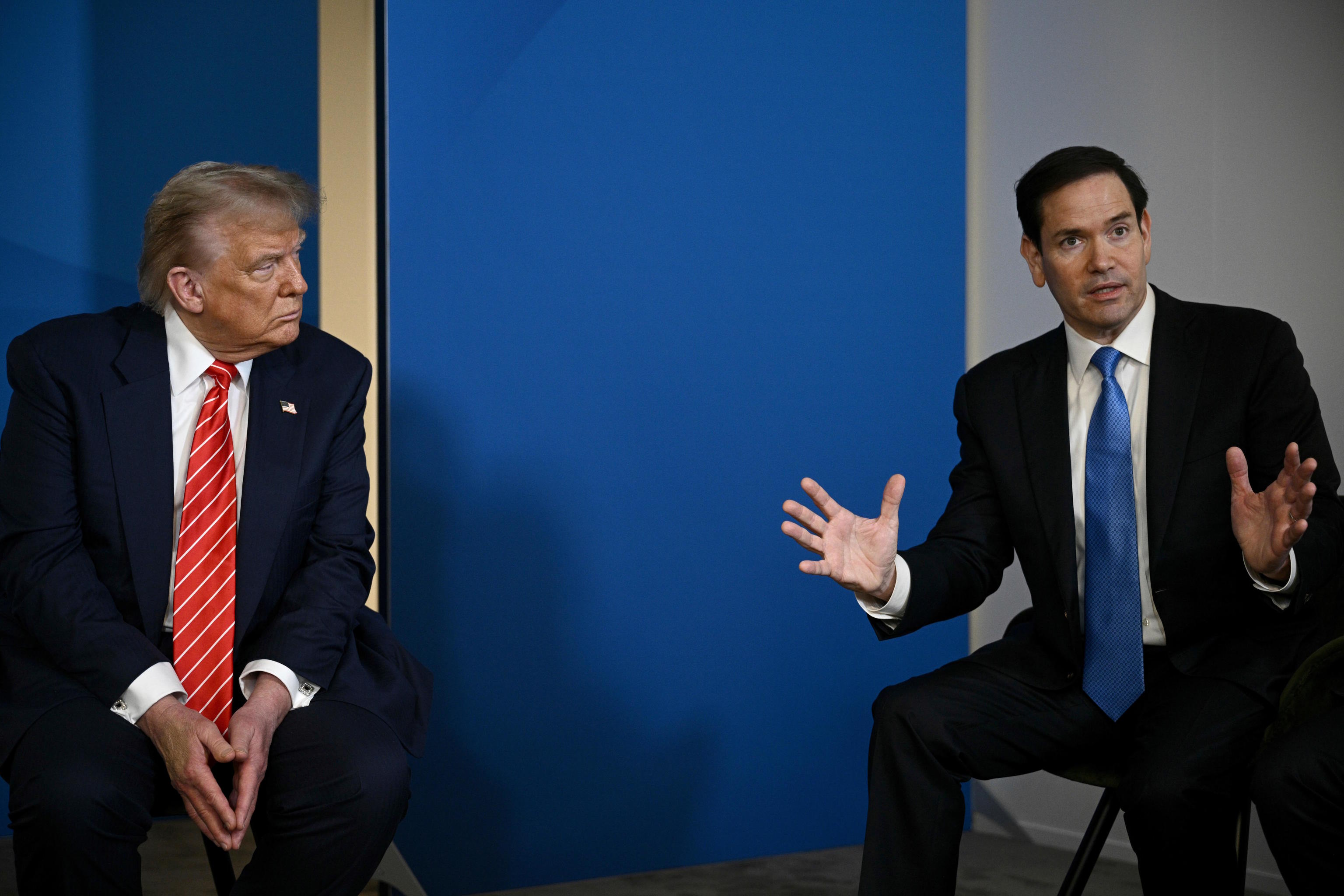 Donald Trump and the Secretary of State, Marco Rubio, in The Hague.