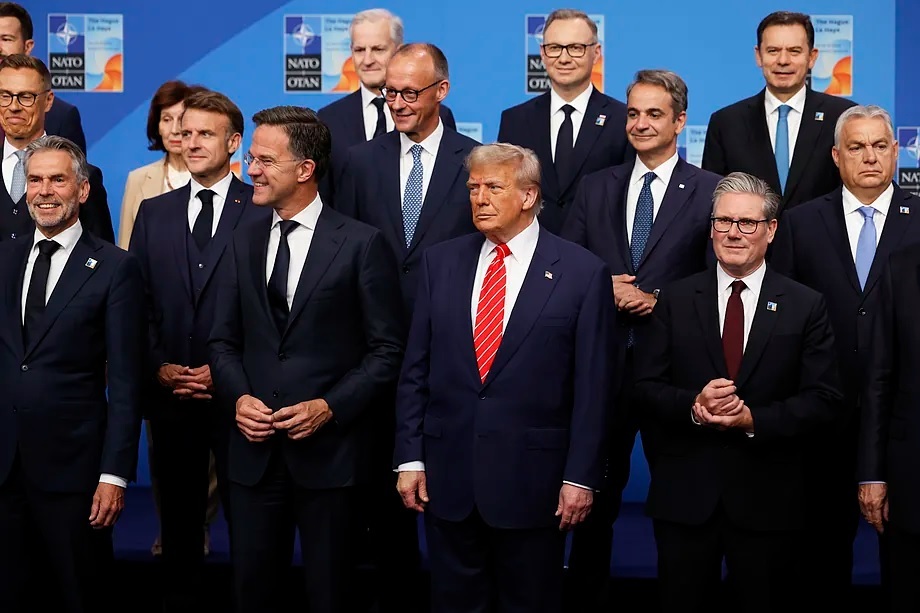 Family photo of the NATO summit in The Hague.