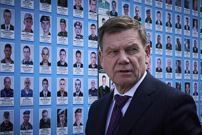 German Foreign Minister Wadephul attends a ceremony in Kiev for the fallen.