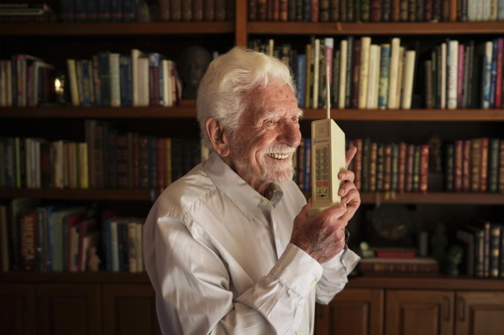 Martin Cooper, who led the team that built the first mobile cellphone