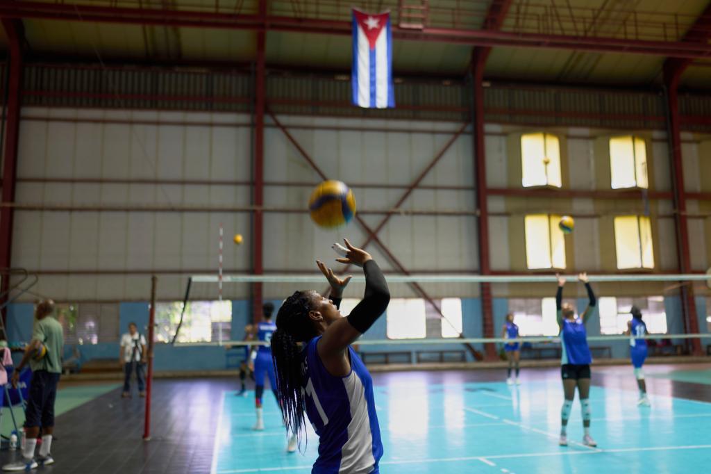 The Cuban women's national volleyball team trains in Havana