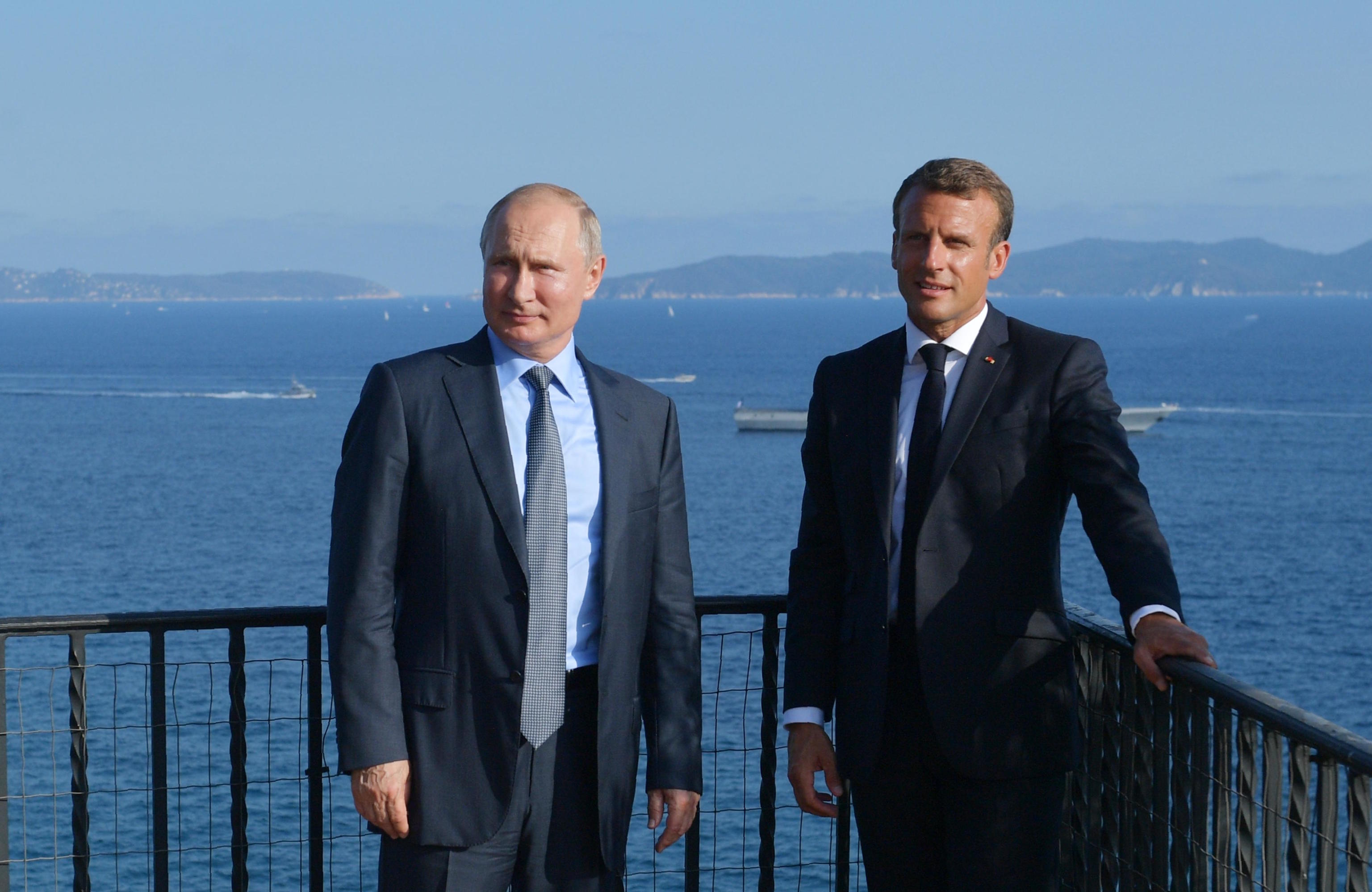 Macron and Putin pose during their meeting at the fort of Bregancon.