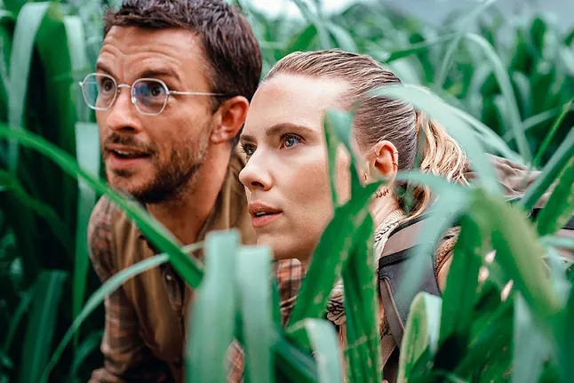 J.Bailey and S.Johansson in a moment from Jurassic World: The Rebirth.