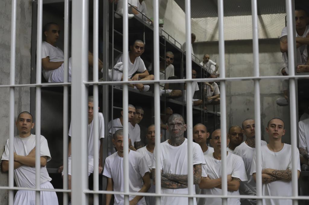 A mega-prison in Tecololuca.