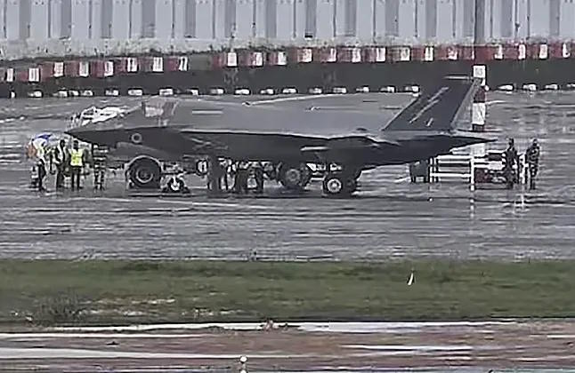 The plane is immobilized at the Kerala airport.