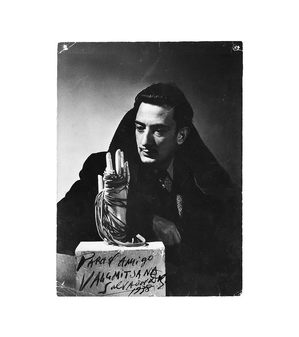 Portrait of Man Ray to Dal made in Paris in 1936.