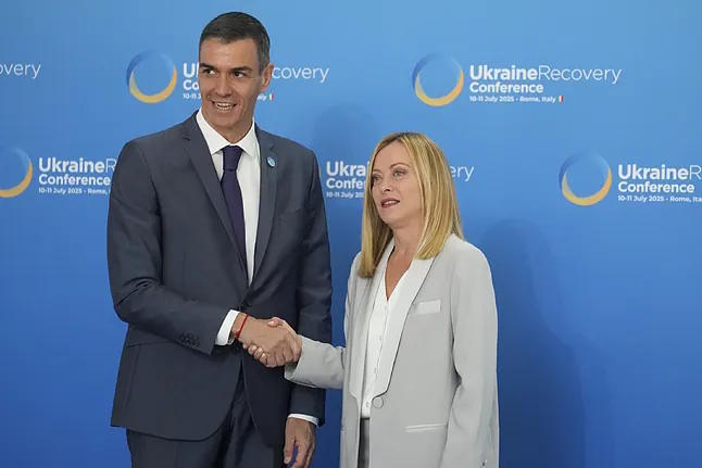 Pedro Snchez and Italian Prime Minister Giorgia Meloni, this Thursday.