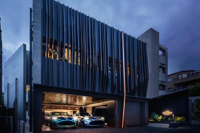 Located in Tokyo, in the exclusive Omotesand neighborhood.