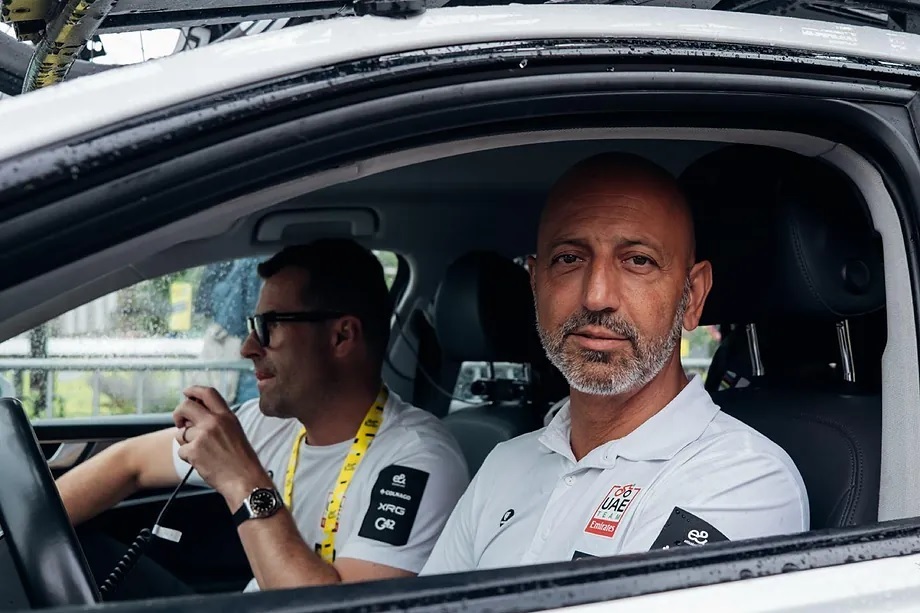 Joxean Fernndez 'Matxin', in the UAE car, during the Tour.