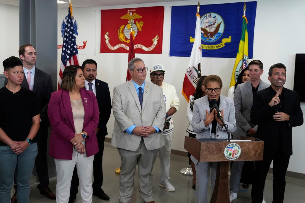 State officials, veterans and community members.