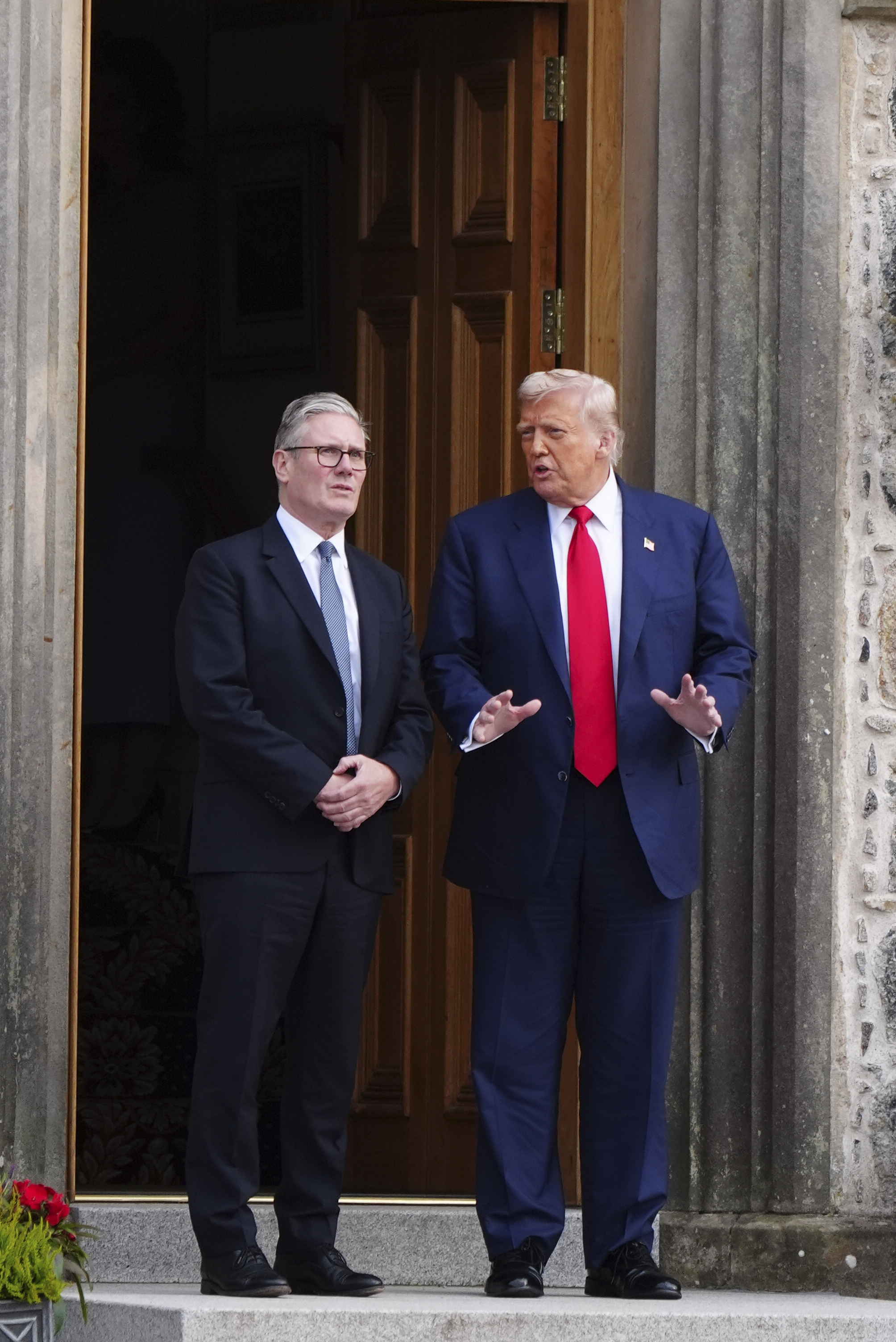 U.S. President Donald Trump, right, and British Prime Minister Keir Starmer.