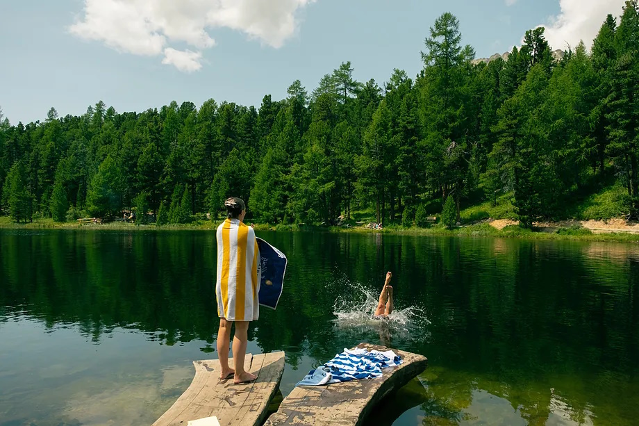 A young woman after bathing in Lake Staz.