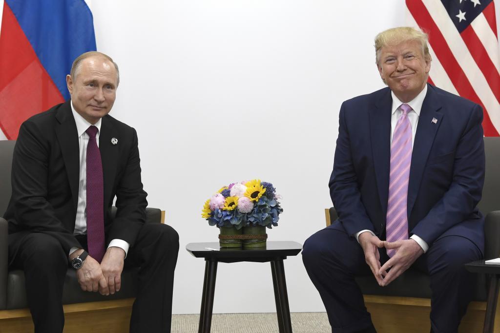 President Donald Trump, left, and Russian President Vladimir Putin