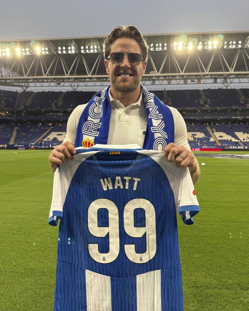 JJ Watt, the NFL legend who is the new idol (and shareholder) of Espanyol.