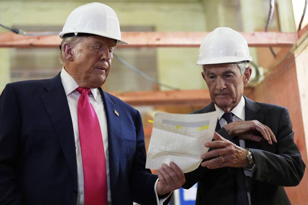 Federal Reserve Chairman Jerome Powell, right, and President Donald Trump