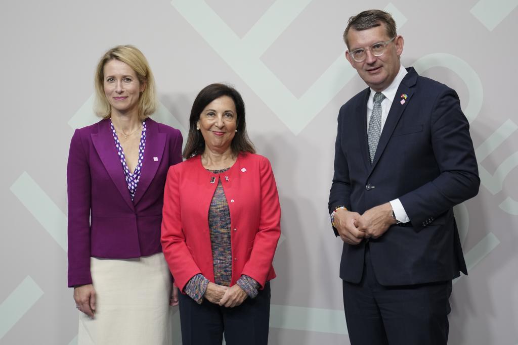 EU's foreign minister Kaja Kallas, left, Denmark's defense minister Troels Lund Poulsen and Spain's Defense Minister Margarita Robles, center,