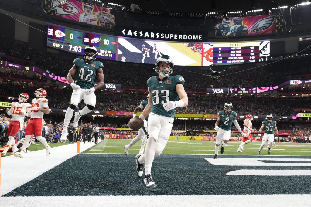 Philadelphia Eagles defensive back Cooper DeJean (33)