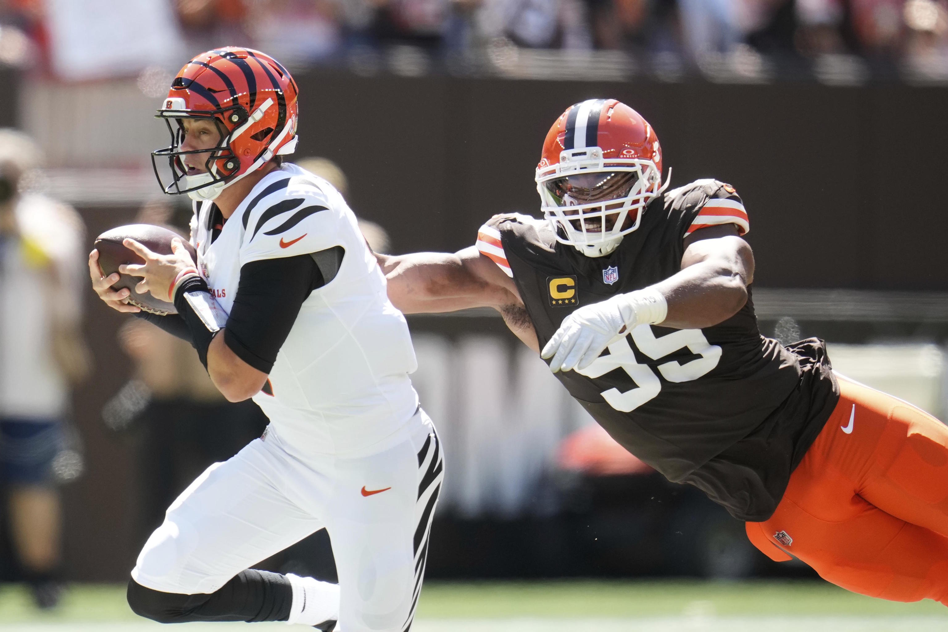Cincinnati Bengals quarterback Joe Burrow, left.