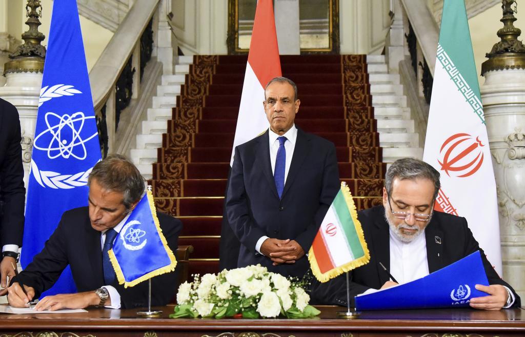 Egyptian Foreign Ministry Press Service, Iranian Foreign Minister Abbas Araghchi, right, and Director General of the International Atomic Energy Agency (IAEA) Rafael Grossi