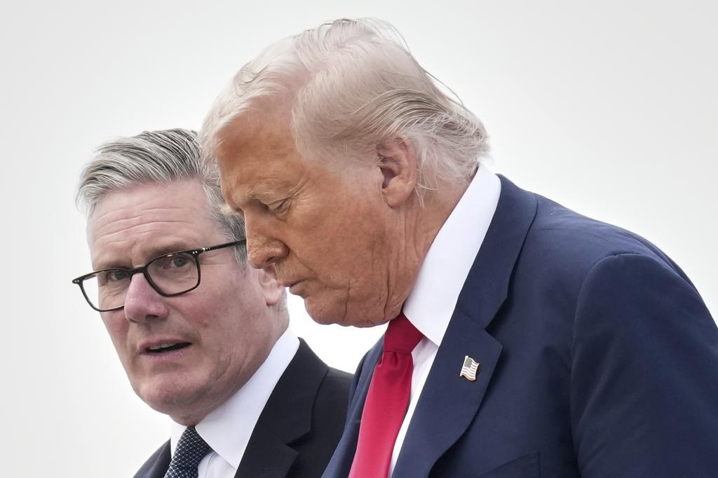 President Donald Trump and Britain's Prime Minister Keir Starmer exit Air Force One