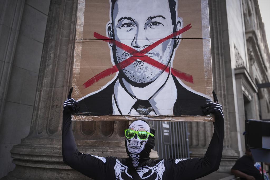 Asher Rogers holds an image of Jimmy Kimmel outside El Capitan Entertainment Centre,
