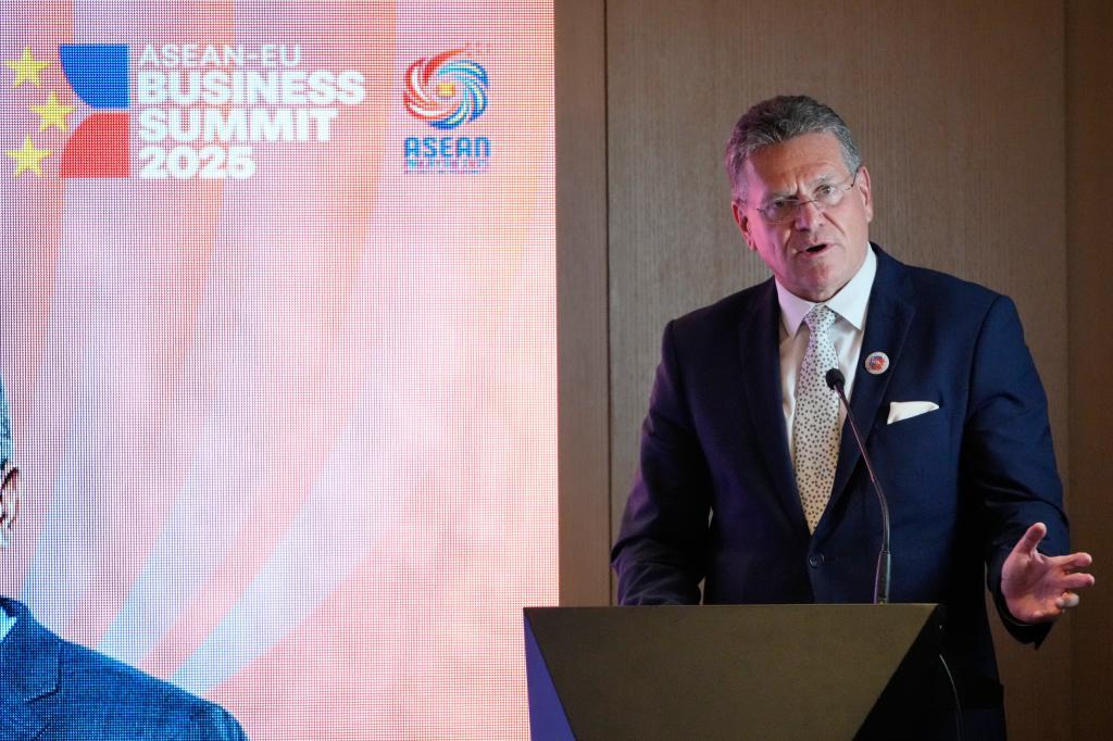 Maro ¦efovi, the European Commission.