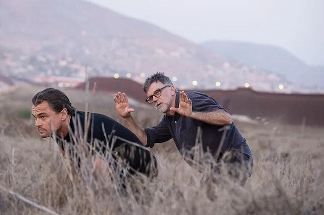 Paul Thomas Anderson and Leonardo DiCaprio, during the filming of 'One Battle After Another'.
