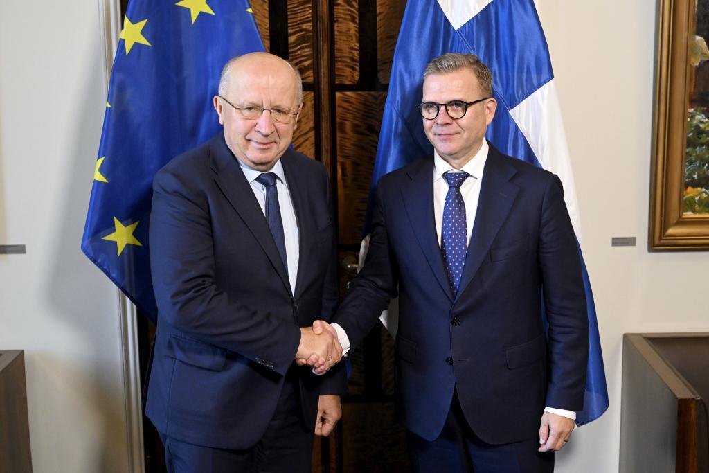 EU Commissioner for Defence and Space, Lithuanian Andrius Kubilius, left, and Finnish Prime Minister Petteri Orpo