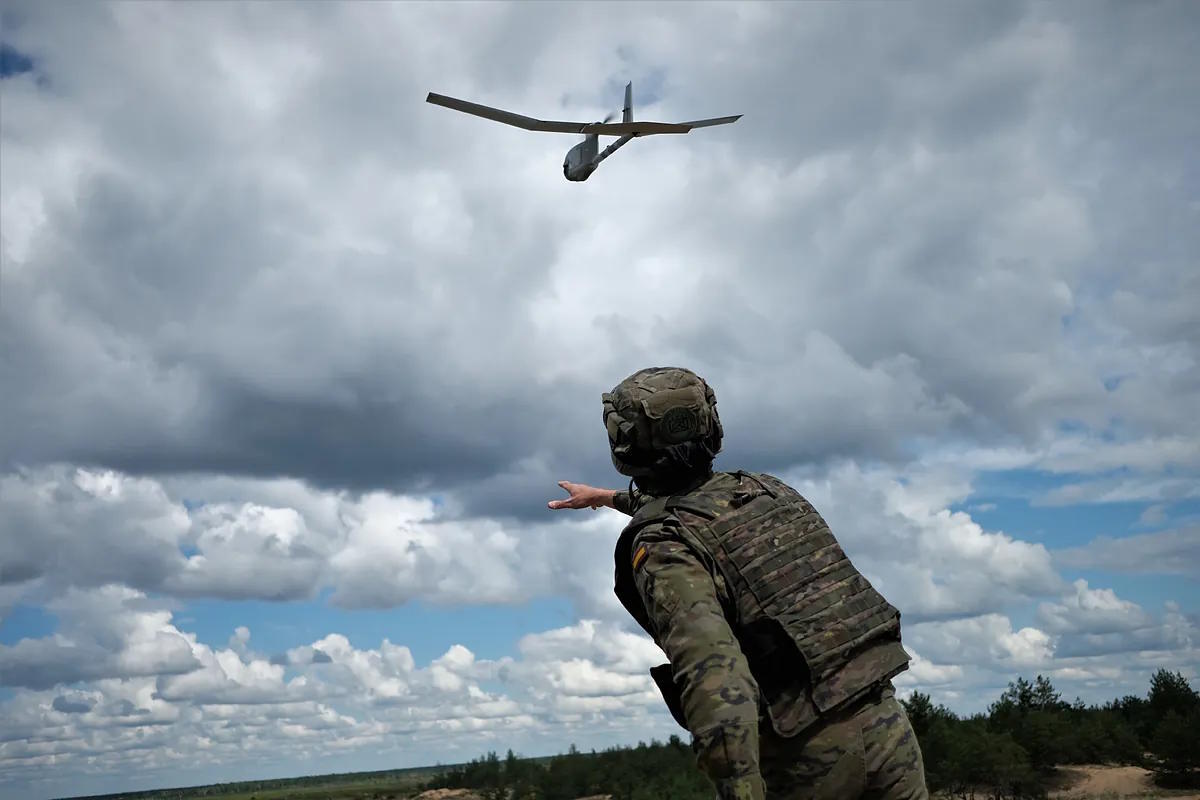 Spanish soldier launches a reconnaissance drone in Latvia.