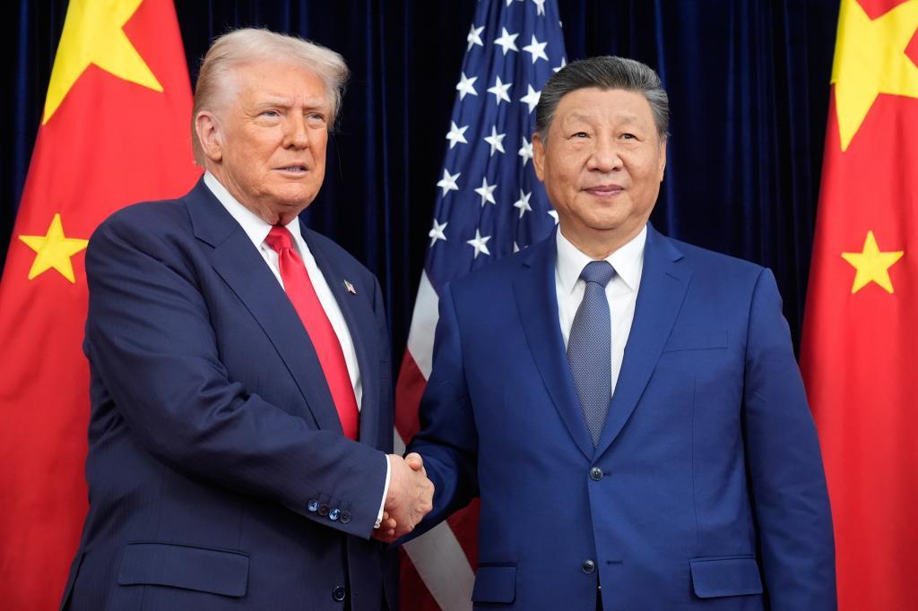 President Donald Trump, left, and Chinese President Xi Jinping