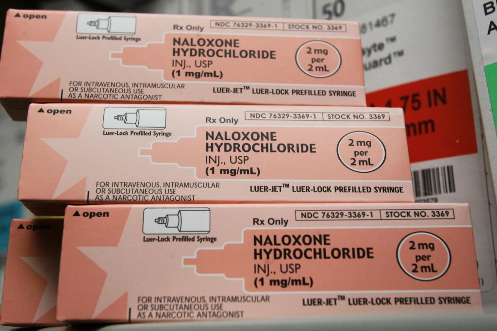 Doses of naloxone hydrochloride.