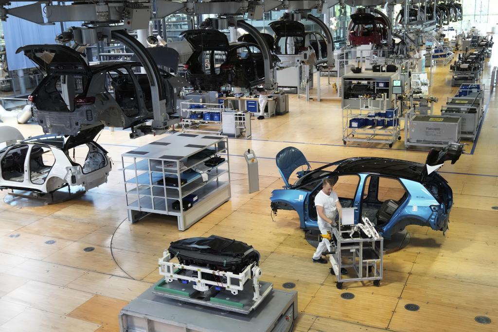 An employee of the German car manufacturer Volkswagen