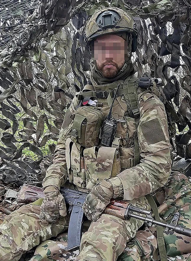 Mercenary E.P.M, in his combat position.