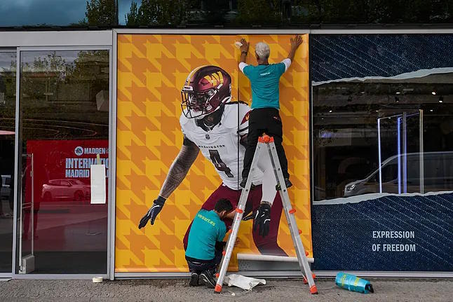 Works in the Bernabu store.