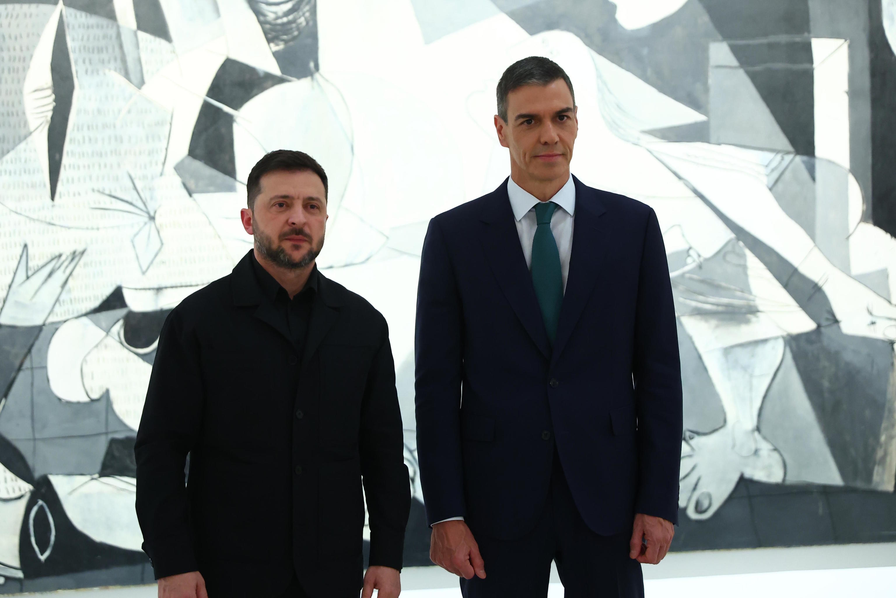 Zelenskyy poses with Spain's Prime Minister in front of Picasso's "Guernica".